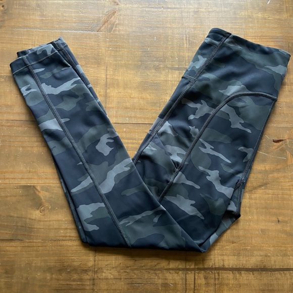 Athleta Ultimate Camo 7/8 Tight Leggings-Pockets-Green-Size XS - Picture 9 of 13